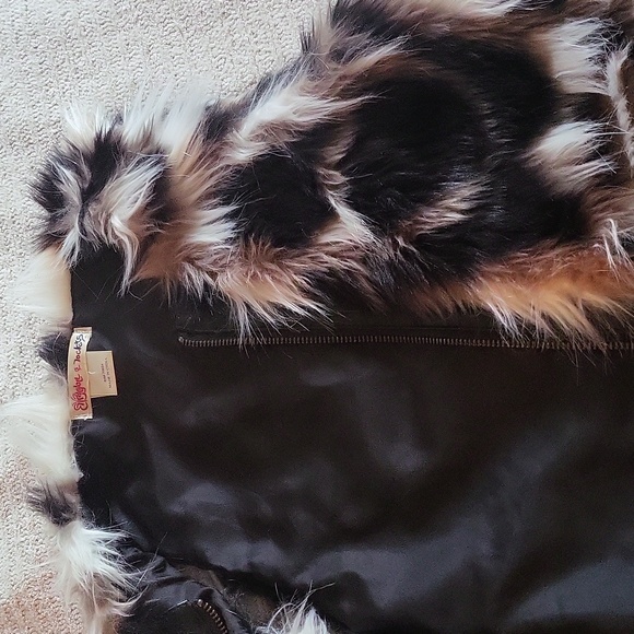 NEW FAUX FUR Girl's vest/jacket size S - Picture 3 of 6